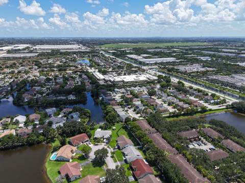 2661 Forest Drive, Miramar FL - photo 17 of 36