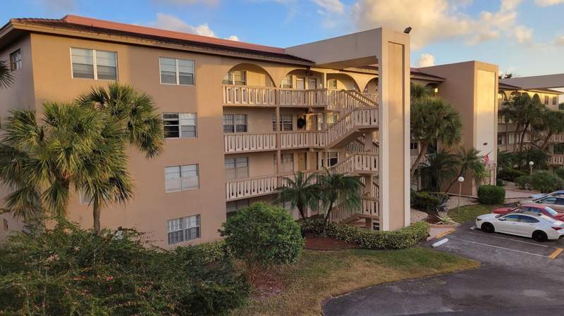 2 bedroom Condominium at 4401 MARTINIQUE Court #D4, WYNMOOR , Coconut Creek — photo 2
