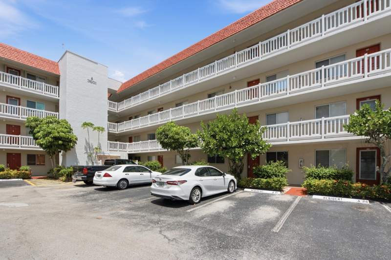 2 bedroom Condominium at 3601 Inverrary Drive #107, Las Vistas A In Inverrary Condo, Lauderhill — photo 3