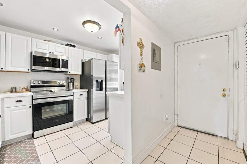 2 bedroom Condominium at 3601 Inverrary Drive #107, Las Vistas A In Inverrary Condo, Lauderhill — photo 4