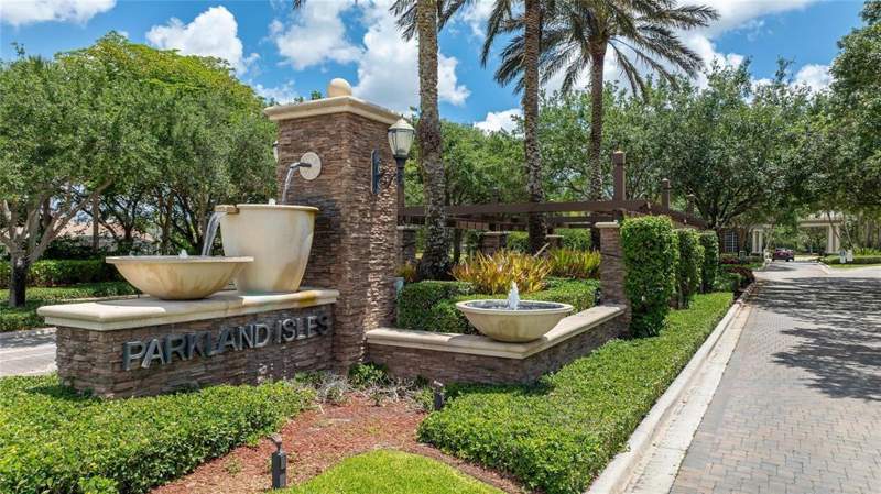 4 bedroom Single Family Residence at 6272 NW 108th Way, Parkland Isles, Parkland — photo 2