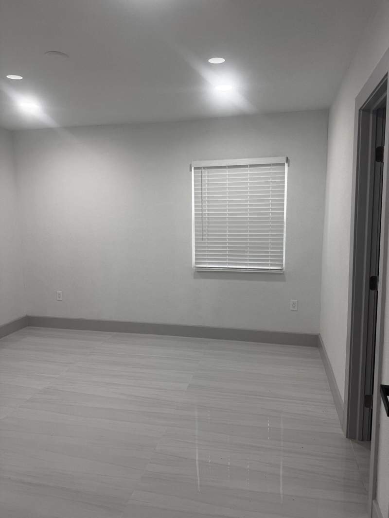 4 bedroom Single Family Residence at 405 N E Street, LAKE WORTH TOWN OF, Lake Worth — photo 2