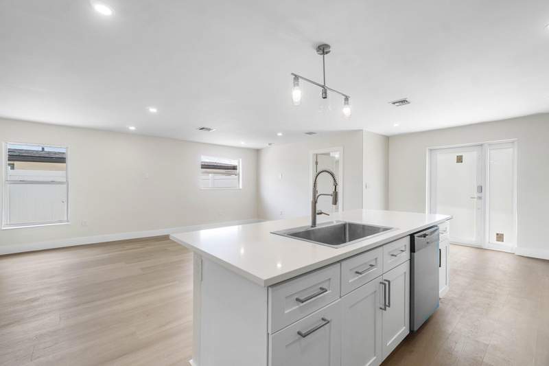 4 bedroom Single Family Residence at 325 SW 8TH Avenue, DELRAY TOWN OF, Delray Beach — photo 3