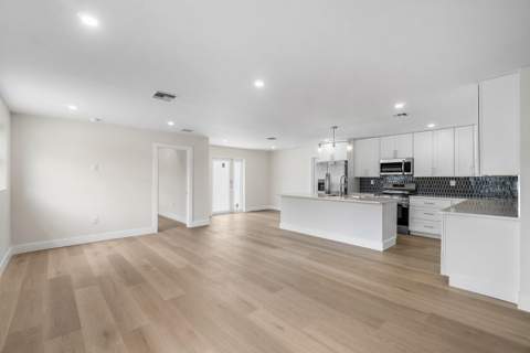 325 SW 8TH Avenue, Delray Beach FL - photo 12 of 36