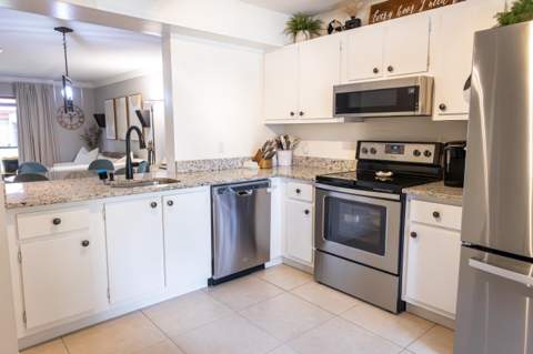803 Lakeview Circle, Royal Palm Beach FL - photo 10 of 48