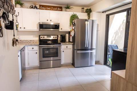 803 Lakeview Circle, Royal Palm Beach FL - photo 13 of 48