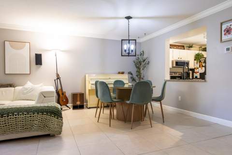 803 Lakeview Circle, Royal Palm Beach FL - photo 15 of 48