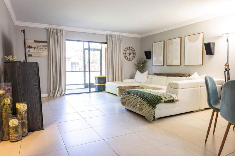 2 bedroom Condominium at 803 Lakeview Circle, Trails At Royal Palm Beach Condo, Royal Palm Beach — photo 4