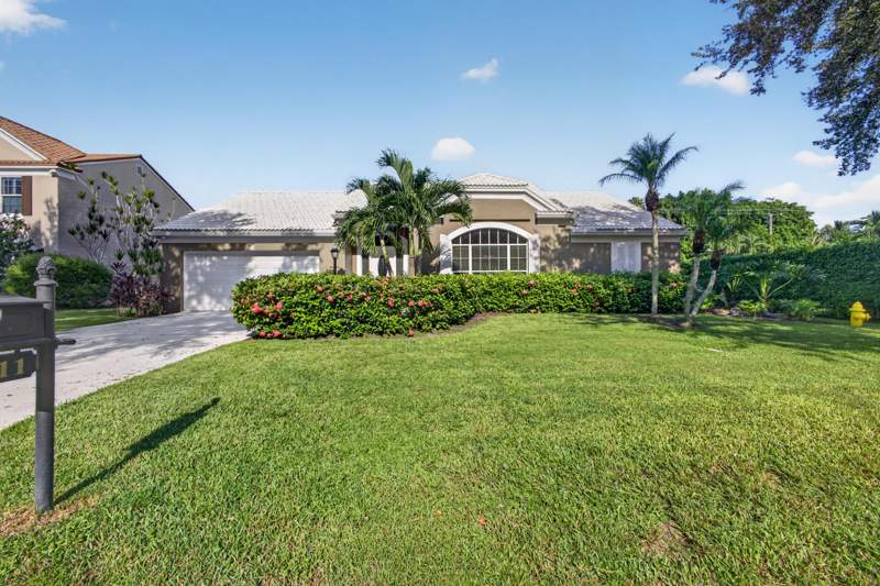 4 bedroom Single Family Residence at 1011 Woodfield Circle, Gardens Hunt Club, Palm Beach Gardens — photo 2