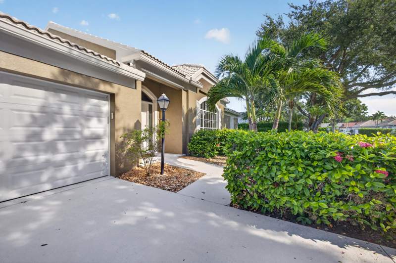 4 bedroom Single Family Residence at 1011 Woodfield Circle, Gardens Hunt Club, Palm Beach Gardens — photo 3