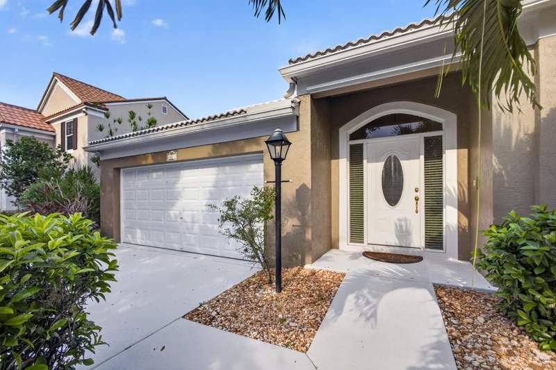 4 bedroom Single Family Residence at 1011 Woodfield Circle, Gardens Hunt Club, Palm Beach Gardens — photo 4