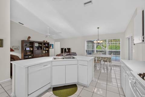 1011 Woodfield Circle, Palm Beach Gardens FL - photo 19 of 39