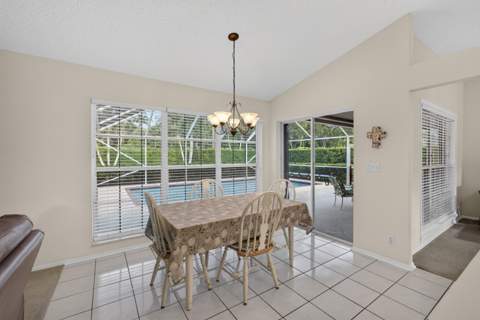 1011 Woodfield Circle, Palm Beach Gardens FL - photo 23 of 39