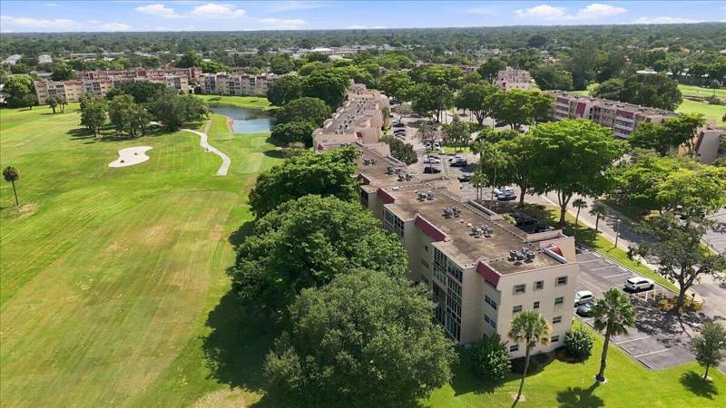 1 bedroom Condominium at 1050 Country Club Drive #306, Oriole Golf & Tennis Club Condo, Margate — photo 2