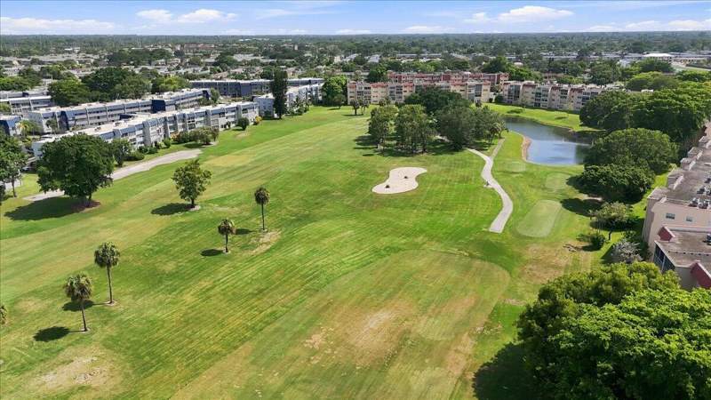 1 bedroom Condominium at 1050 Country Club Drive #306, Oriole Golf & Tennis Club Condo, Margate — photo 3