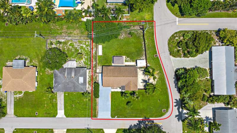 3 bedroom Single Family Residence at 1 Windsor Road, Riverside Drive Park, Jupiter — photo 4