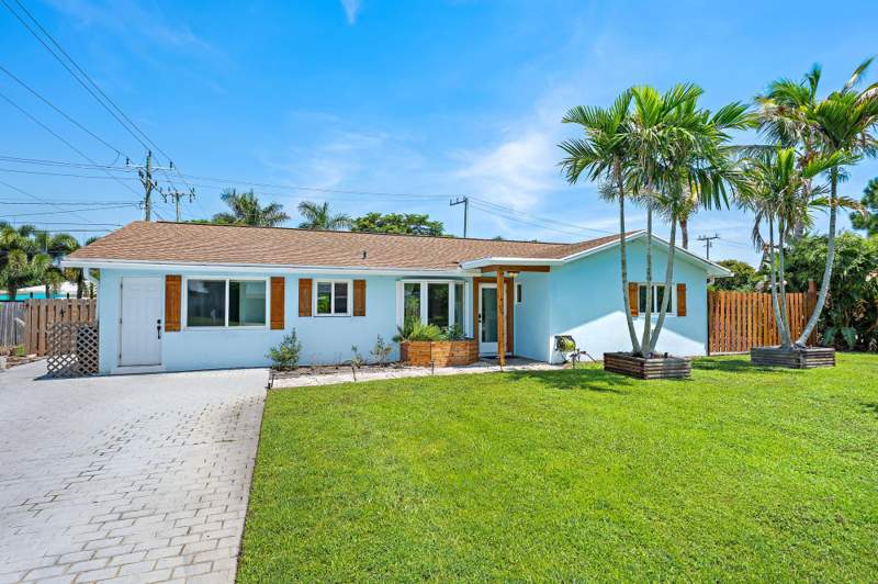 3 bedroom Single Family Residence at 1 Windsor Road, Riverside Drive Park, Jupiter — photo 2