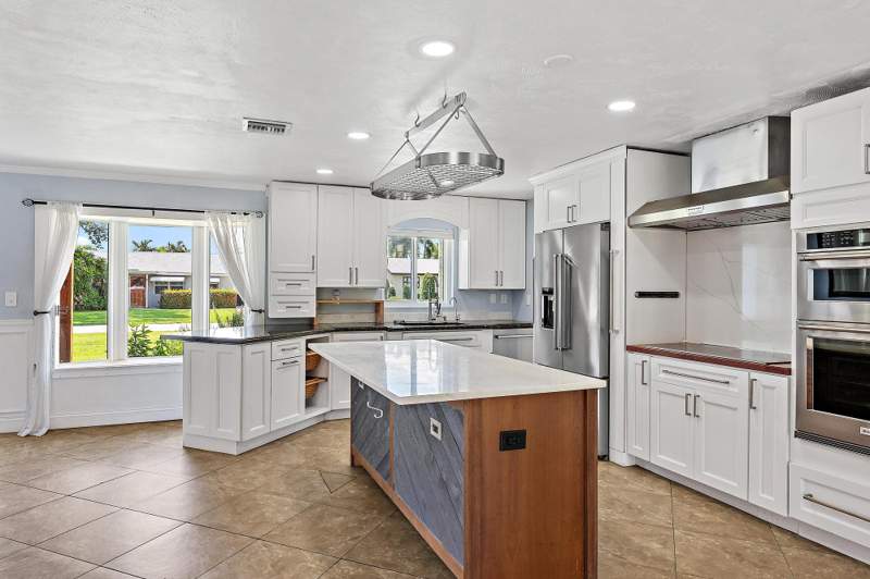 3 bedroom Single Family Residence at 1 Windsor Road, Riverside Drive Park, Jupiter — photo 3