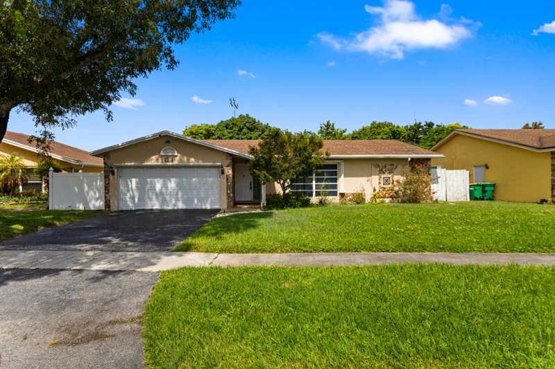 4 bedroom Single Family Residence at 3750 NW 73rd Avenue, Boulevard West, Lauderhill — photo 1