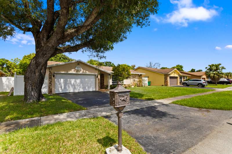 4 bedroom Single Family Residence at 3750 NW 73rd Avenue, Boulevard West, Lauderhill — photo 2