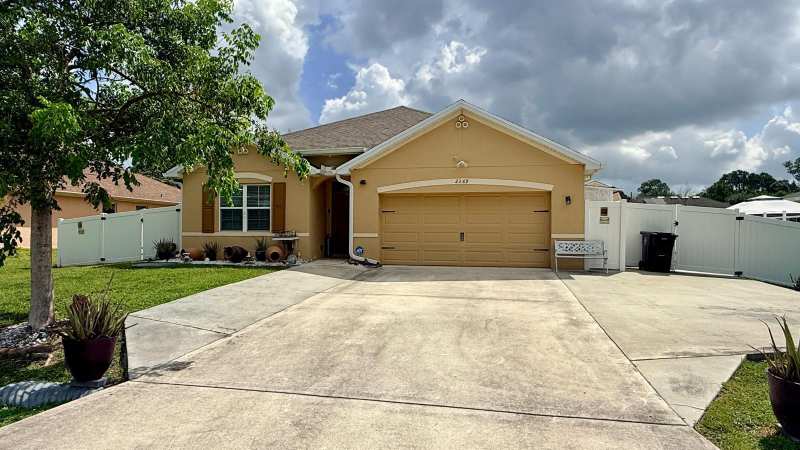 4 bedroom Single Family Residence at 2369 SW Barber Lane, Port St Lucie Section 18, Port St. Lucie — photo 1