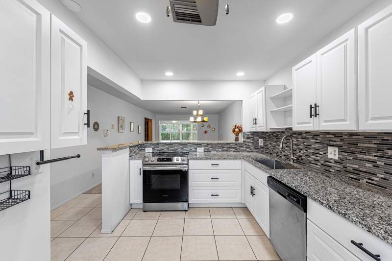 2 bedroom Condominium at 2638 Gately Drive #125, Cresthaven Townhomes Sec 5 Condo, West Palm Beach — photo 2