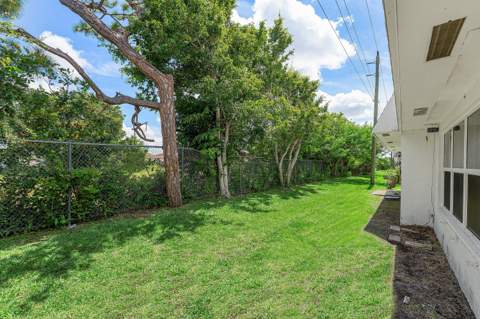 2638 Gately Drive #125, West Palm Beach FL - photo 19 of 27