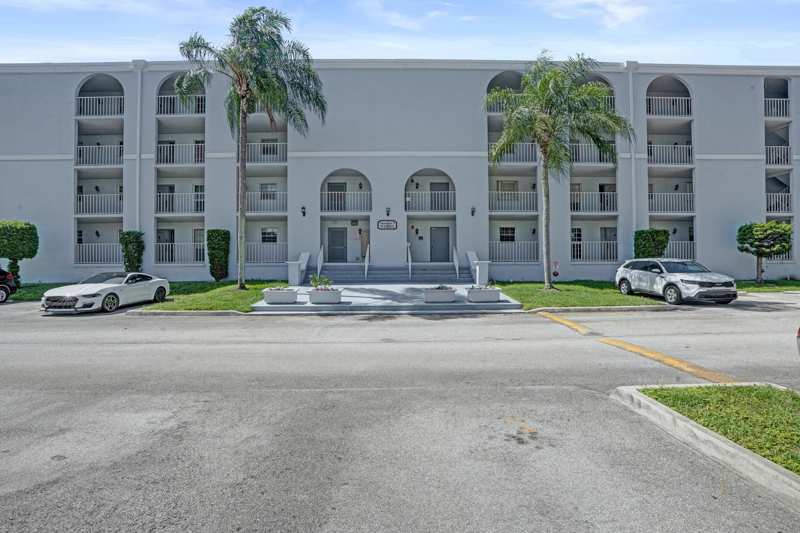 2 bedroom Condominium at 7980 N French Drive #3-202, French Villas Condo, Pembroke Pines — photo 1