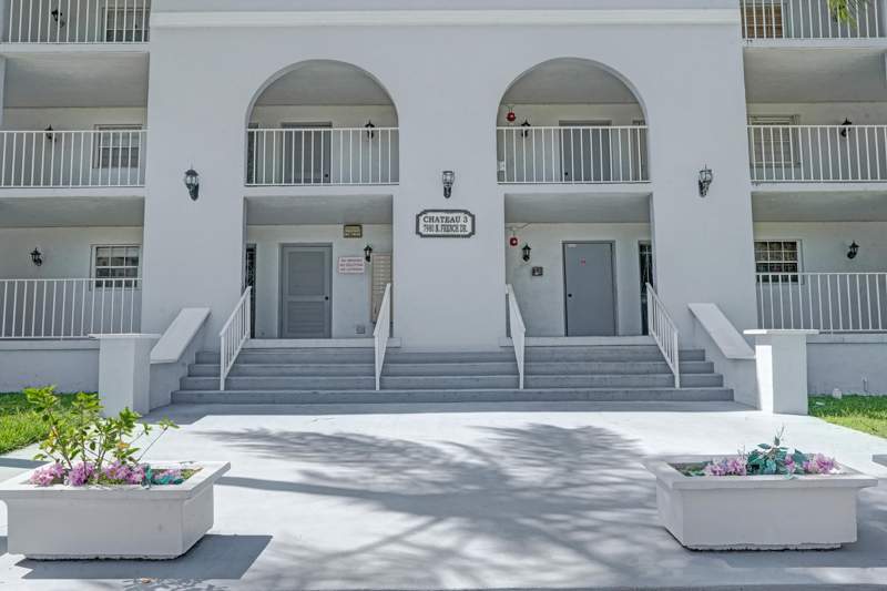 2 bedroom Condominium at 7980 N French Drive #3-202, French Villas Condo, Pembroke Pines — photo 3
