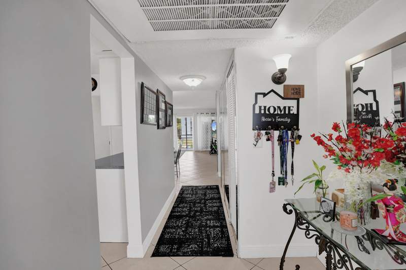 2 bedroom Condominium at 7980 N French Drive #3-202, French Villas Condo, Pembroke Pines — photo 5