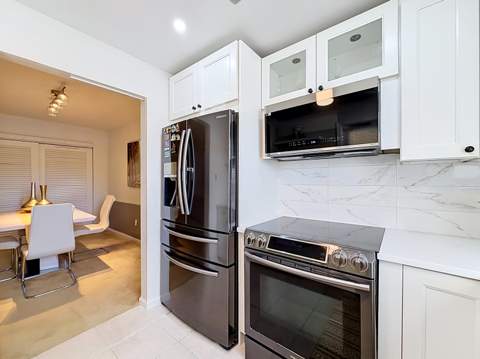 2121 NE 68th Street #109, Fort Lauderdale FL - photo 8 of 34