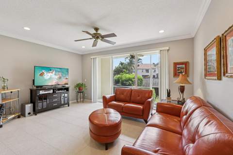 9070 Tremezzo Lane, Boynton Beach FL - photo 6 of 27