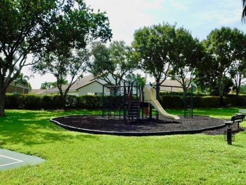 9070 Tremezzo Lane, Boynton Beach FL - photo 24 of 27