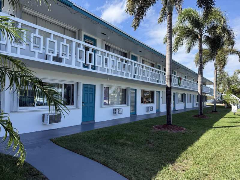 1 bedroom Condominium at 2204 Lake Osborne Drive #5, Lakeside Point Apt 6 Condo, Lake Worth Beach — photo 1