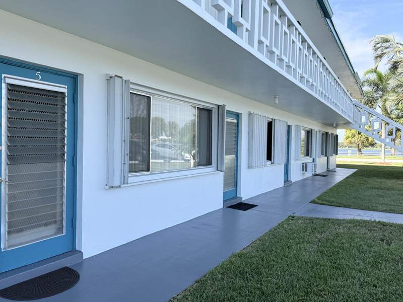 1 bedroom Condominium at 2204 Lake Osborne Drive #5, Lakeside Point Apt 6 Condo, Lake Worth Beach — photo 2
