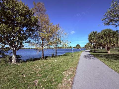 2204 Lake Osborne Drive #5, Lake Worth Beach FL - photo 15 of 18