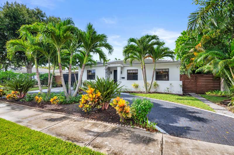 4 bedroom Single Family Residence at 300 35th Street, Northwood Shores, West Palm Beach — photo 2