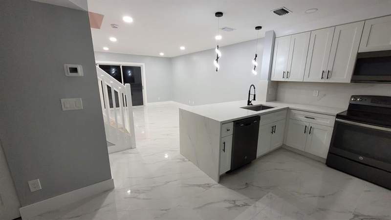 3 bedroom Townhouse at 20873 NW 3RD Lane, CHAPEL TRAIL II, Pembroke Pines — photo 4