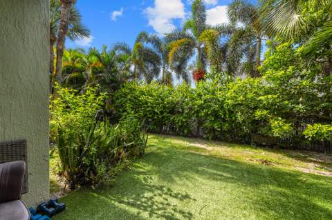 6119 Seminole Gardens Circle, Riviera Beach FL - photo 19 of 28