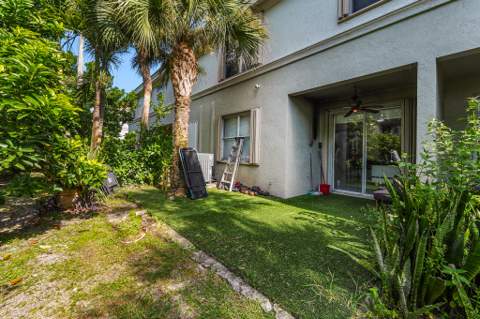 6119 Seminole Gardens Circle, Riviera Beach FL - photo 20 of 28