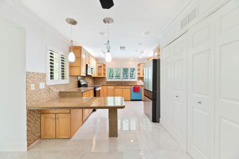 4621 NE 18th Terrace, Fort Lauderdale FL - photo 16 of 53