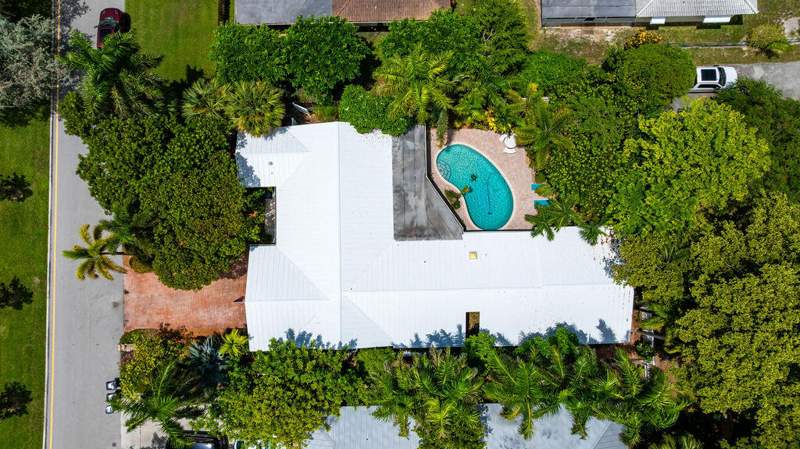 5 bedroom Single Family Residence at 2823 NE 35th Court, Lake Placid, Lighthouse Point — photo 4