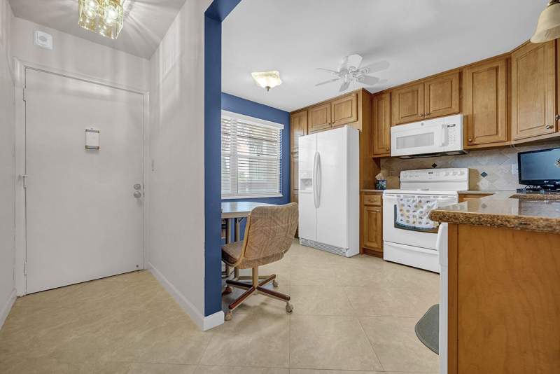2 bedroom Condominium at 2202 LUCAYA Bend #C3, Wynmoor Lucaya Village, Coconut Creek — photo 5