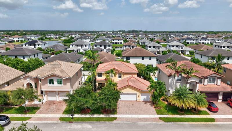 4 bedroom Single Family Residence at 4225 SW 179th Way, Sunset Falls Plat 2, Miramar — photo 3