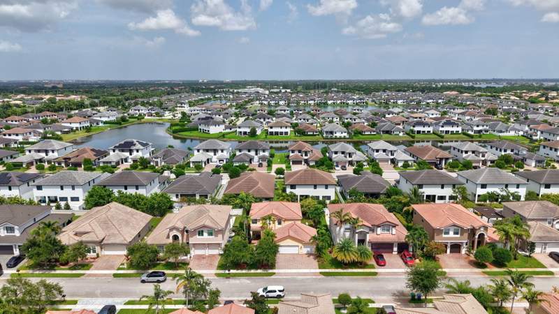4 bedroom Single Family Residence at 4225 SW 179th Way, Sunset Falls Plat 2, Miramar — photo 5