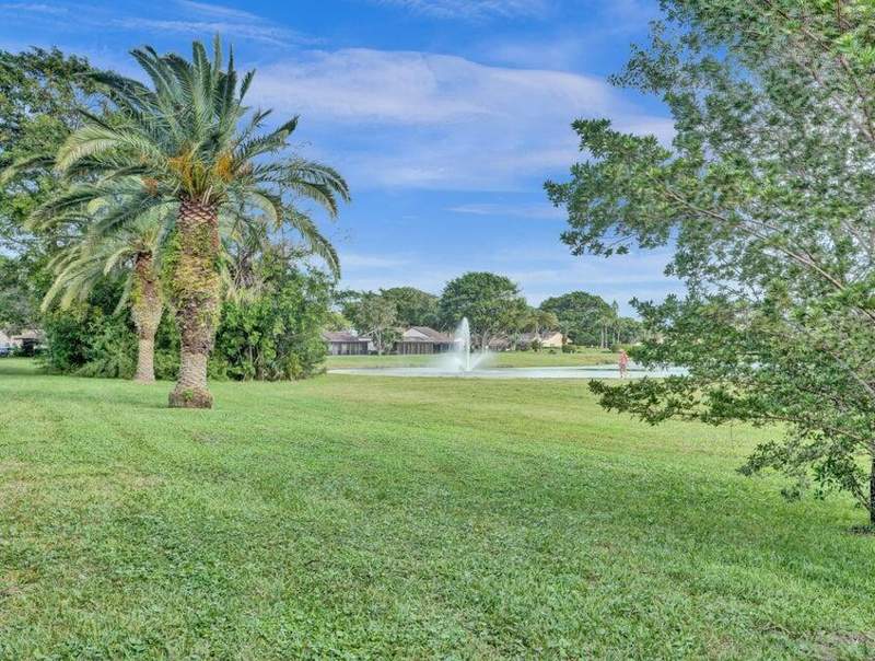 2 bedroom Condominium at 9264 Vista Del Lago #H, Pines Of Boca Lago Condo, Boca Raton — photo 3