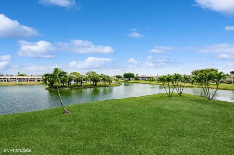 2 bedroom Condominium at 118 Somerset F, Somerset Condos, West Palm Beach — photo 1