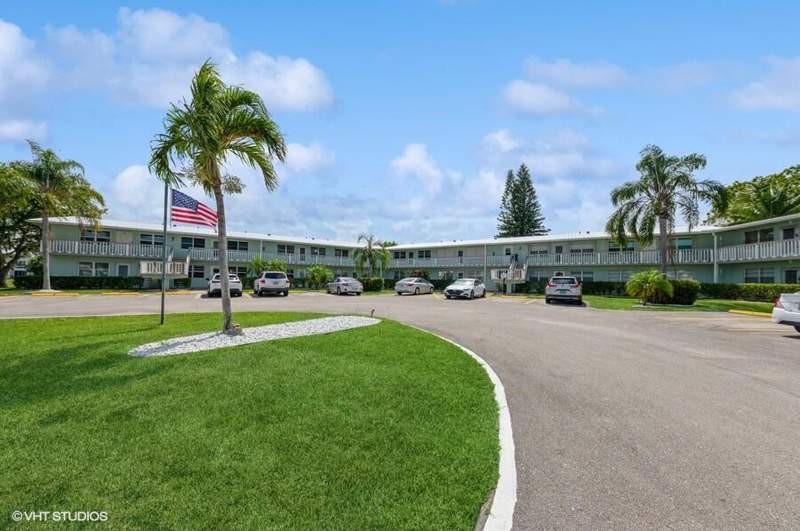 2 bedroom Condominium at 118 Somerset F, Somerset Condos, West Palm Beach — photo 2