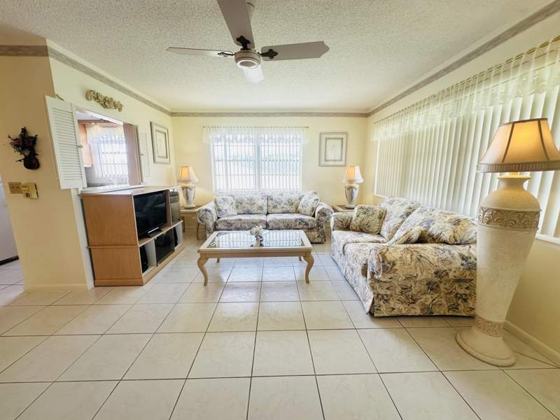 1 bedroom Condominium at 41 Lyndhurst B, Lyndhurst B Condo, Deerfield Beach — photo 4