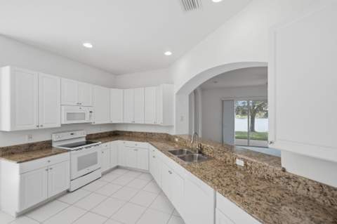 381 NW Sheffield Circle, Port St. Lucie FL - photo 9 of 43